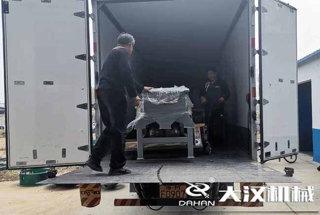 直線振動篩發(fā)貨